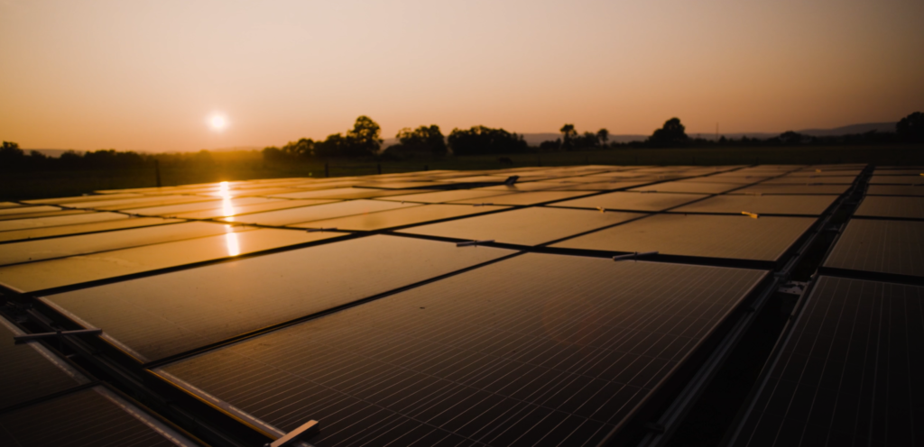 Aperçu L'énergie convertit l'énergie solaire de 1,5 transmise à le sol à une altitude de 10 000 pieds, la prochaine étape consiste à défier les satellites en orbite